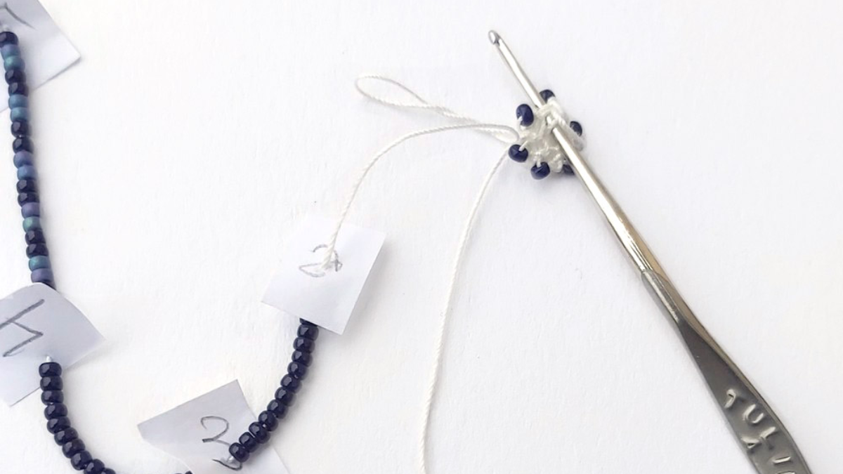 Guaina di Natale a spirale all'uncinetto fai da te : Tappa 2 Guaina di Natale a spirale all'uncinetto fai da te : Tappa 2