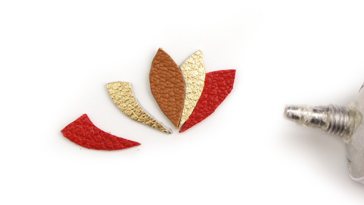 Gioielli fai da te con ritagli di pelle : Tappa 2 Gioielli fai da te con ritagli di pelle : Tappa 2