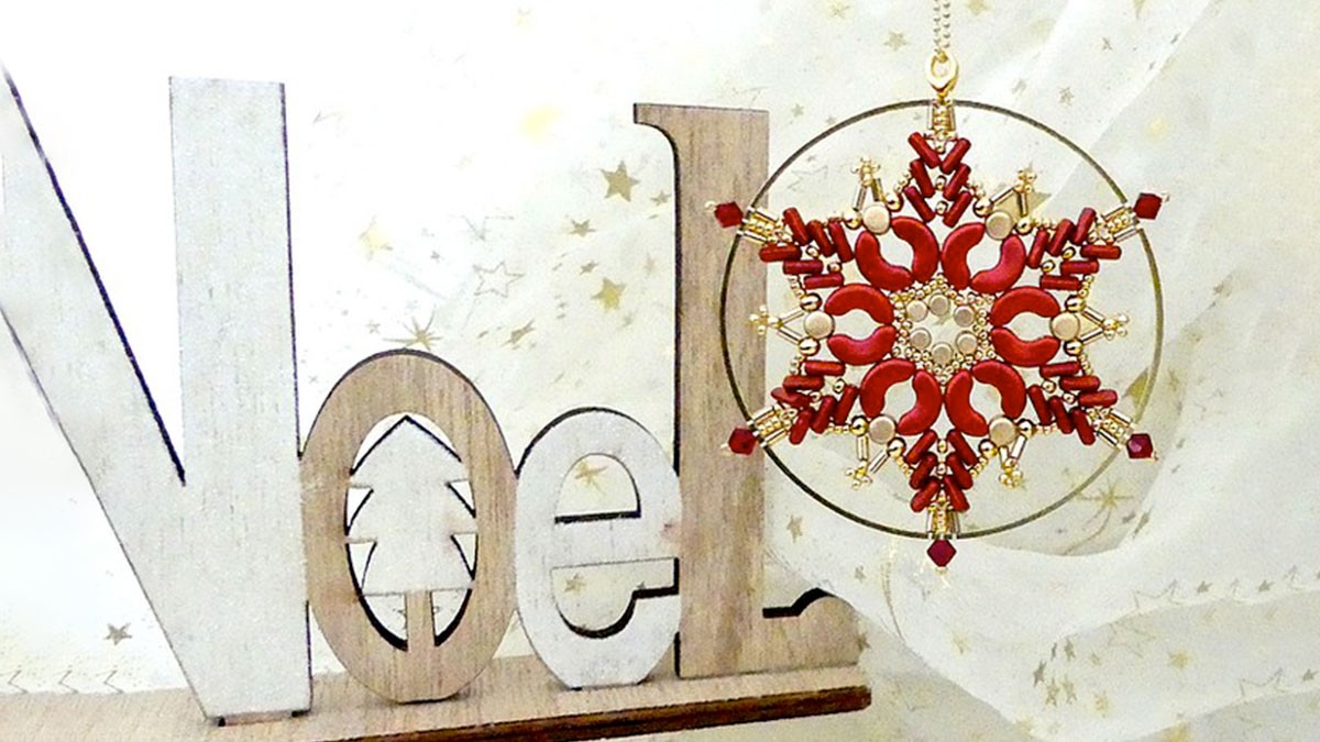 Decorazione Natalizia Fai Da Te Decorazione natalizia fai da te con perline a forma di fiocco di neve