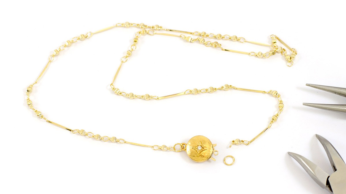 Tutorial per collana di perle d'acqua dolce e pietre preziose : Tappa 1