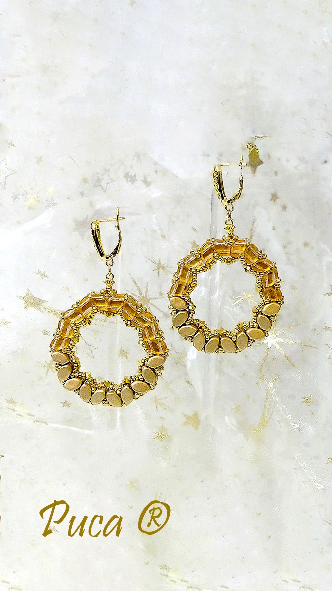 Schema Orecchini Kafrine con perle di vetro di Paros di Puca®. Schema Orecchini Kafrine con perle di vetro di Paros di Puca®.