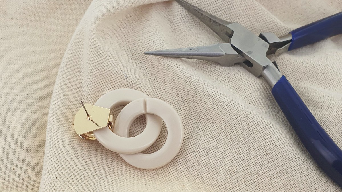 Orecchini pendenti originali con grandi maglie in acetato : Tappa 1