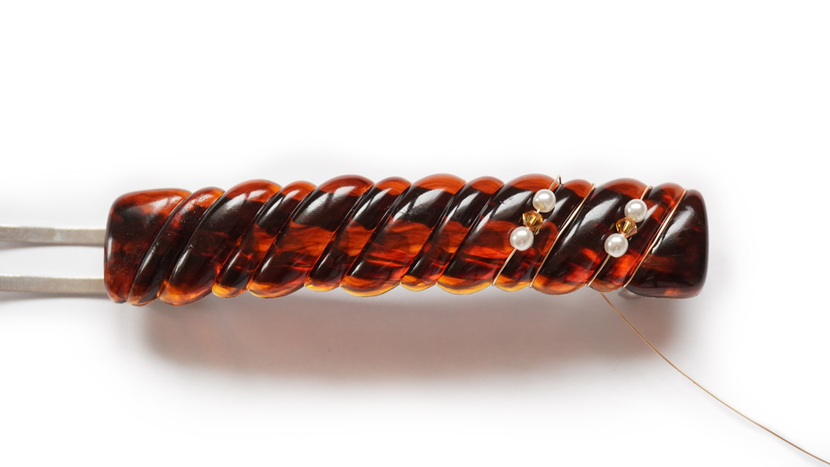 Fermaglio a squame di tartaruga fai da te con perle di perle : Tappa 2 Fermaglio a squame di tartaruga fai da te con perle di perle : Tappa 2