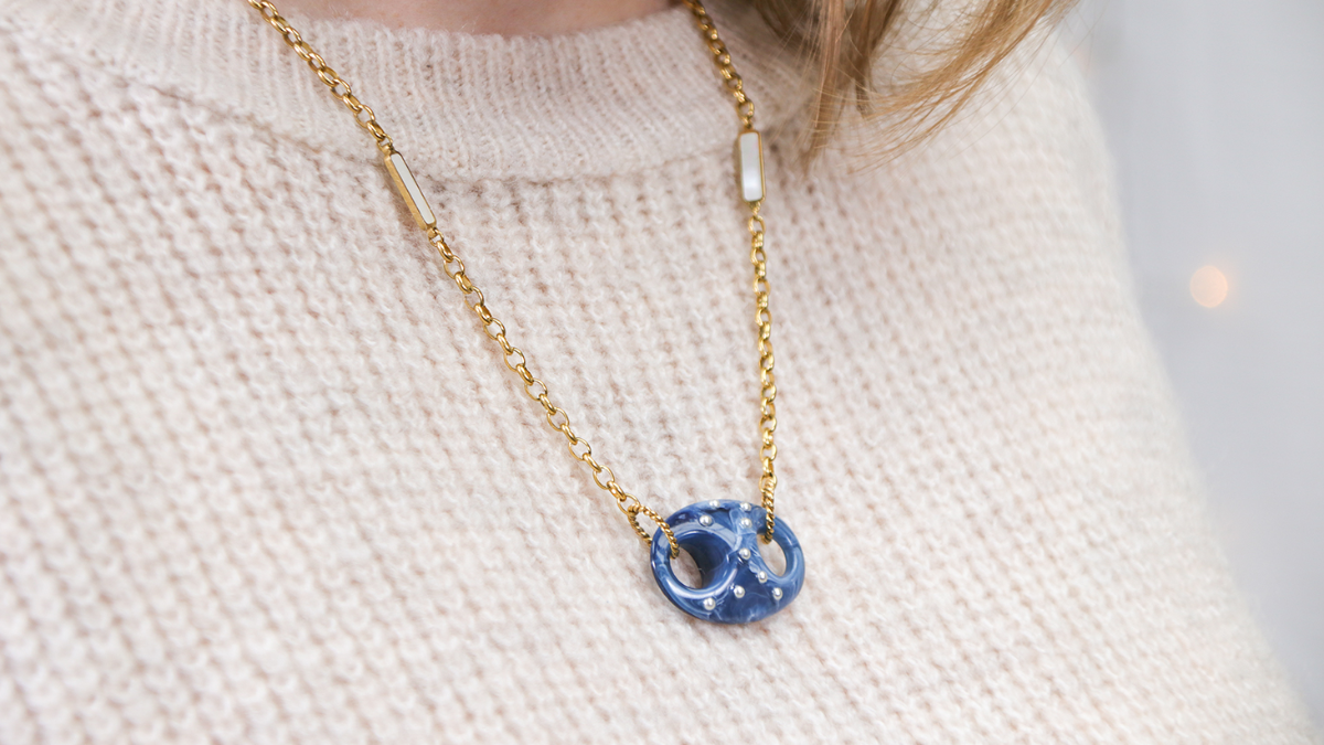 DIY Collana in acciaio inossidabile con maglia in chicchi di caffè e inserto in madreperla DIY Collana in acciaio inossidabile con maglia in chicchi di caffè e inserto in madreperla