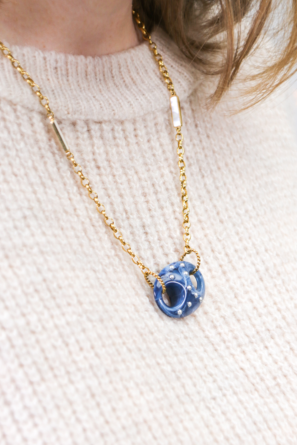 Schema DIY Collana in acciaio inossidabile con maglia in chicchi di caffè e inserto in madreperla Schema DIY Collana in acciaio inossidabile con maglia in chicchi di caffè e inserto in madreperla