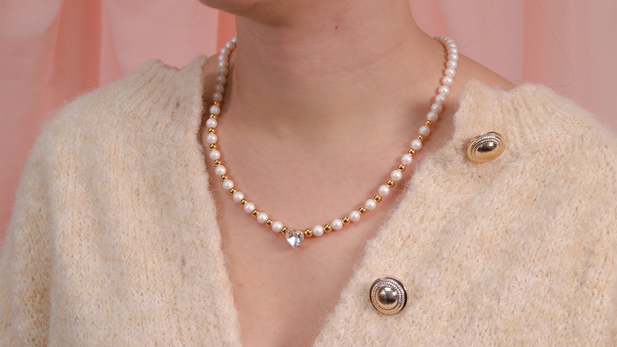 Schema Elegante collana di cuori in cristallo con perle