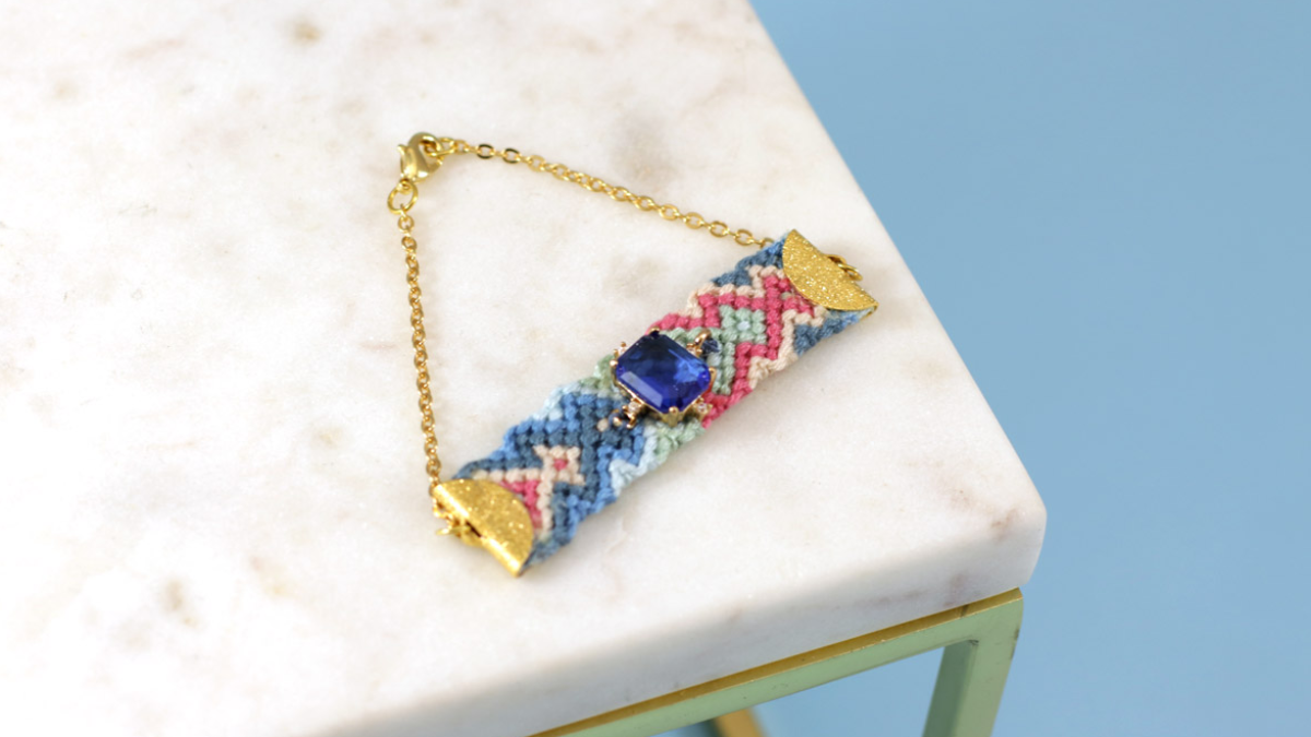 Bracciale brasiliano Tuto con design a punta di freccia Bracciale brasiliano Tuto con design a punta di freccia