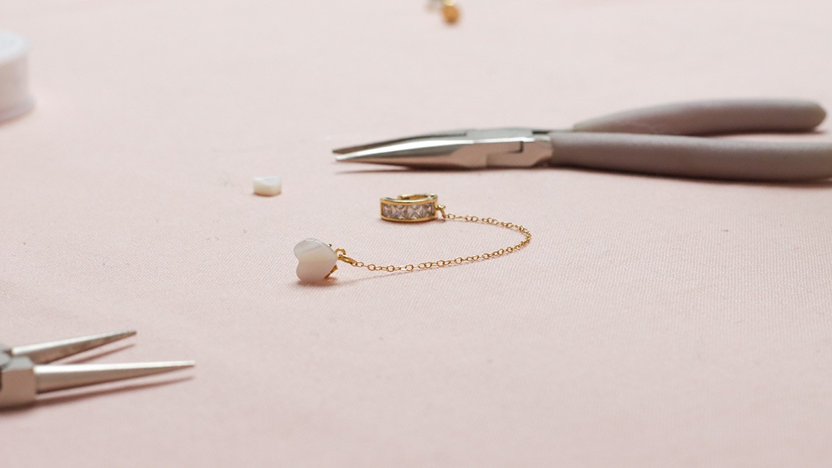 Orecchini e catena in madreperla : Tappa 4