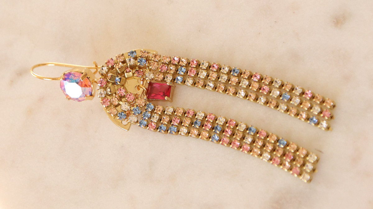 Orecchini pendenti con strass a forma di arco : Tappa 5