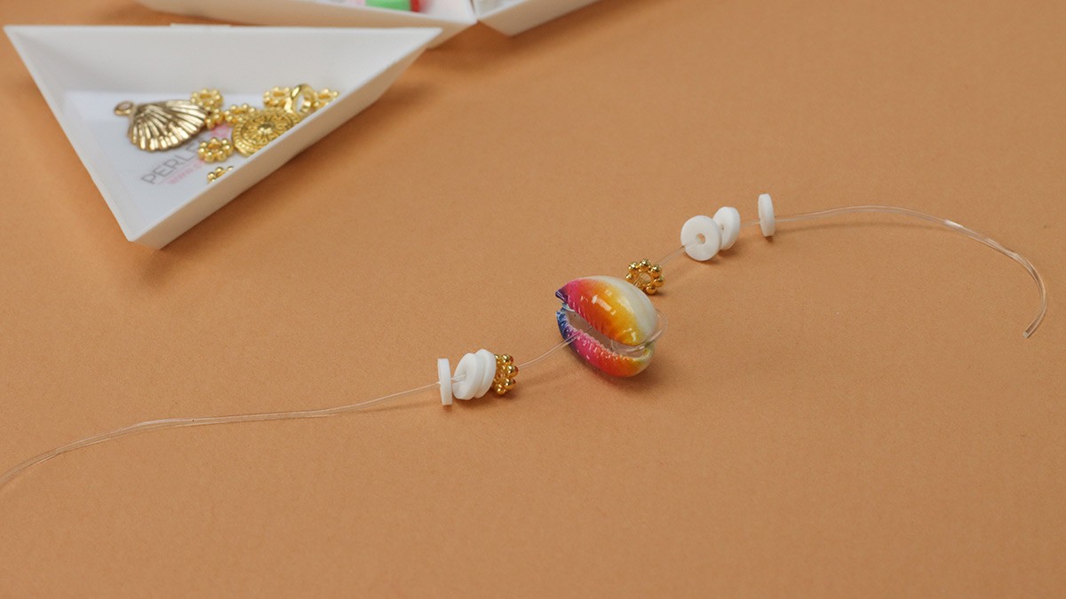 Braccialetti elastici tondi modello heishi Insalata di frutta : Tappa 1