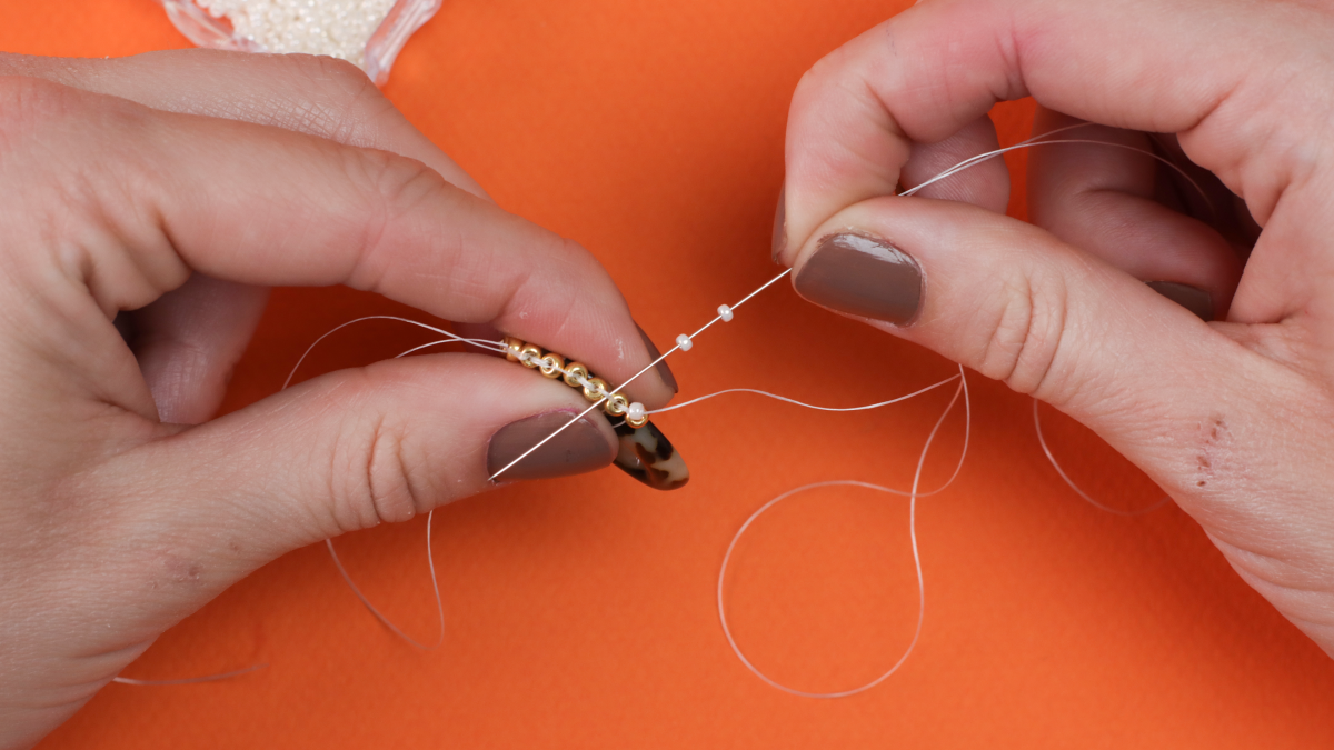 Orecchini vintage in resina marmorizzata e intreccio di perle : Tappa 6