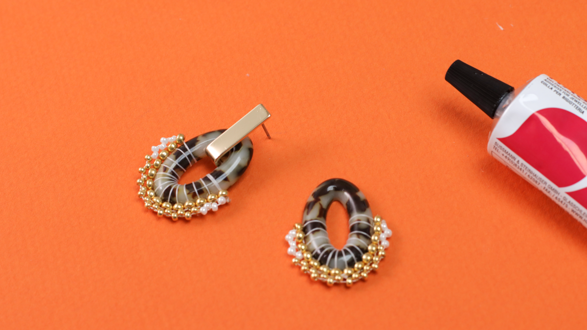 Orecchini vintage in resina marmorizzata e intreccio di perle : Tappa 9