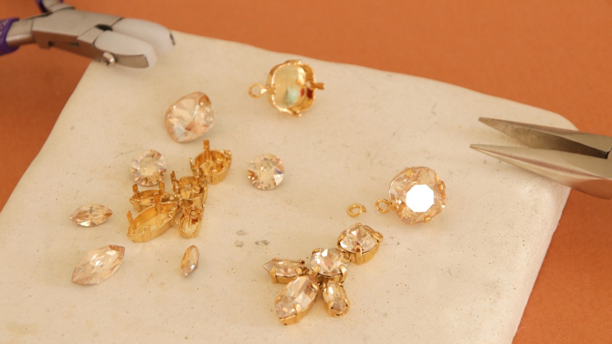 Orecchini pendenti in cristallo puro : Tappa 2 Orecchini pendenti in cristallo puro : Tappa 2