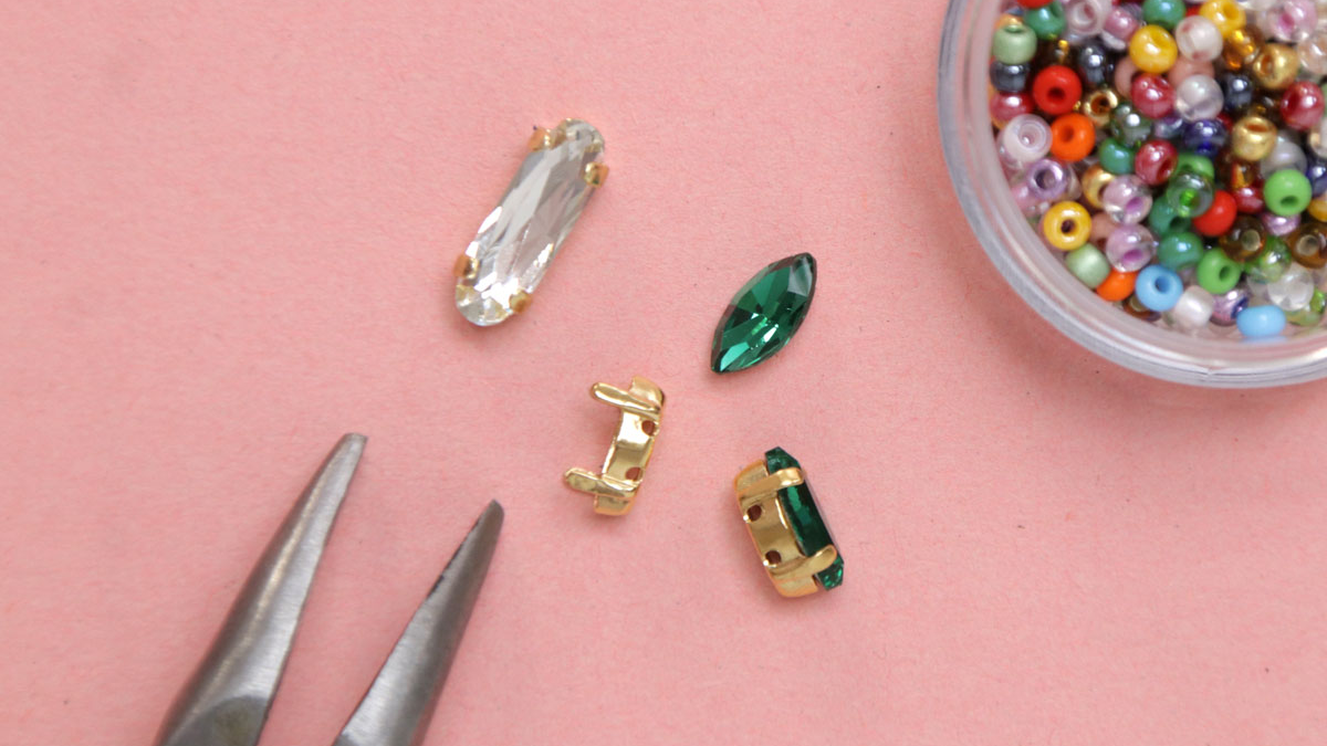 Anello elastico in cristallo con perline : Tappa 1