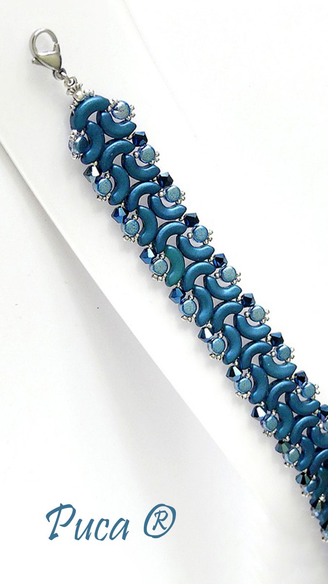 Schema Bracciale a triangolo con perline Arcos e Kalos di Puca®. Schema Bracciale a triangolo con perline Arcos e Kalos di Puca®.