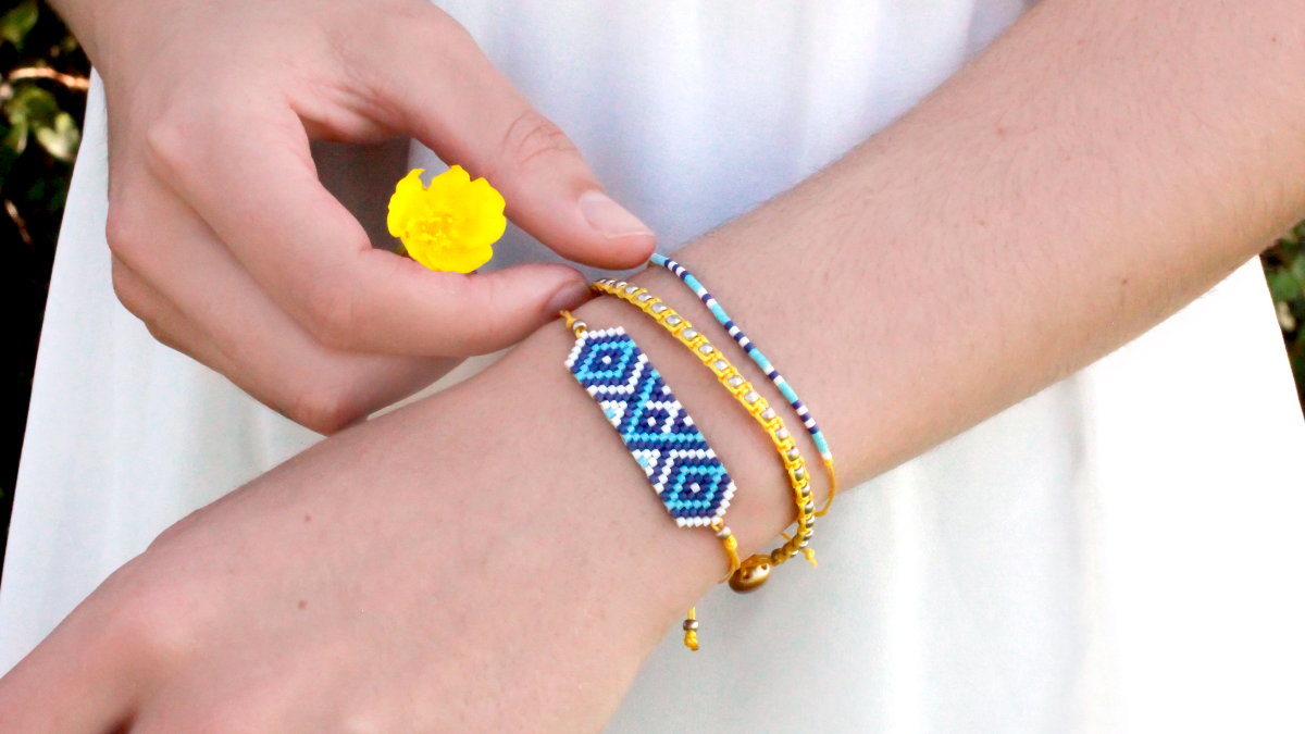 3 Braccialetti Miyuki a punto metallico e macramè 3 Braccialetti Miyuki a punto metallico e macramè