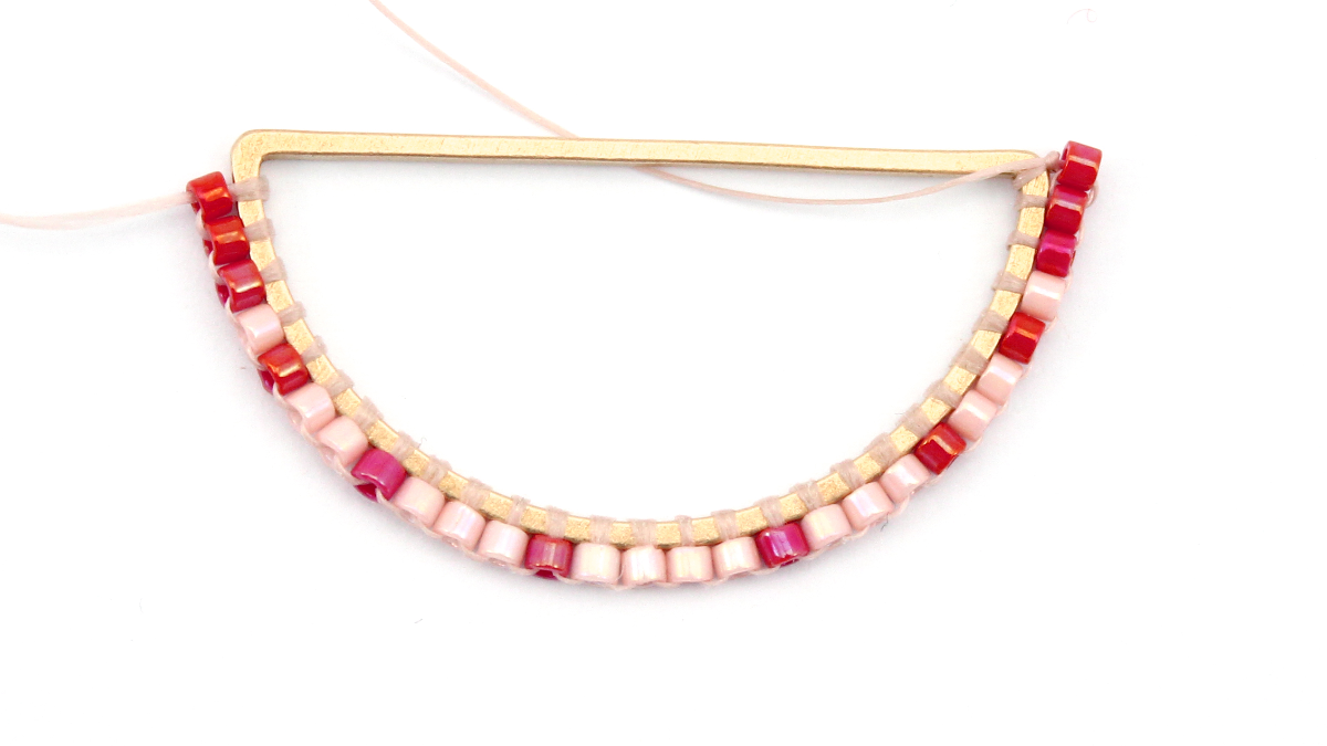 Collana Miyuki a mezzaluna tecnica a punto mattone : Tappa 3 Collana Miyuki a mezzaluna tecnica a punto mattone : Tappa 3