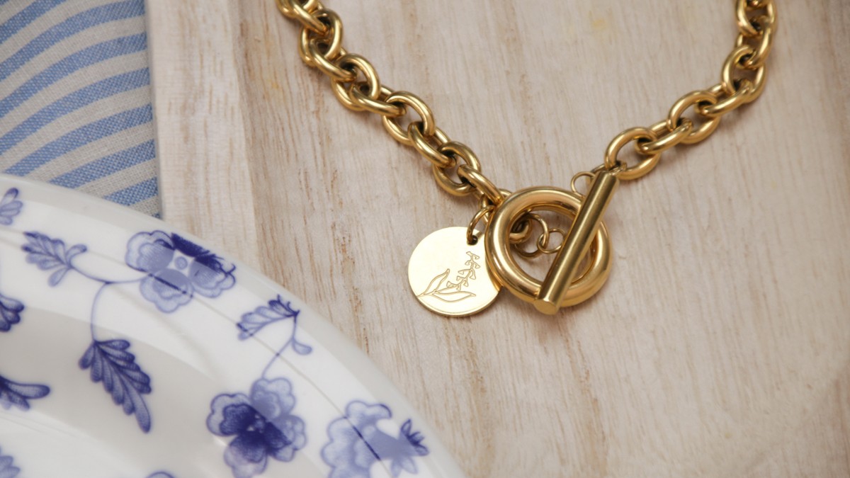 Schema Bracciale in acciaio inossidabile placcato oro con chiusura a T Schema Bracciale in acciaio inossidabile placcato oro con chiusura a T