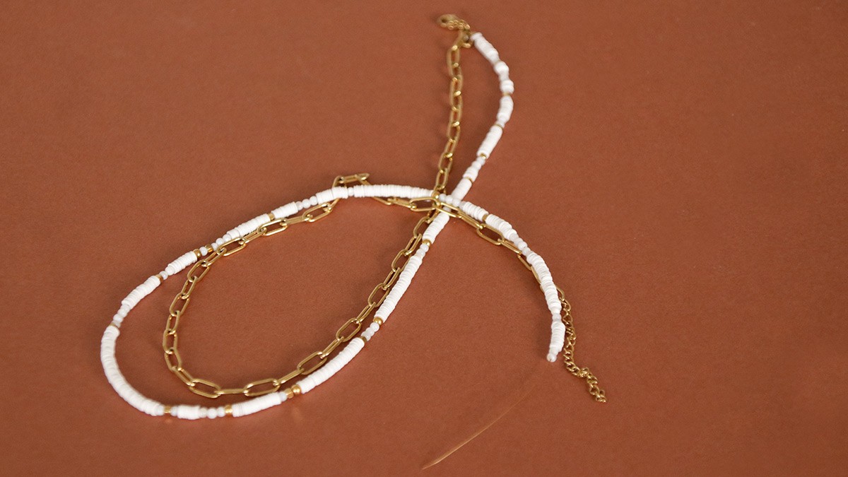 Cavigliera estiva in acciaio inossidabile e mini perline Heishi : Tappa 3