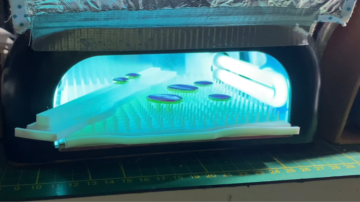 Orecchini pendenti in polimero, inchiostro e resina UV : Tappa 10 Orecchini pendenti in polimero, inchiostro e resina UV : Tappa 10