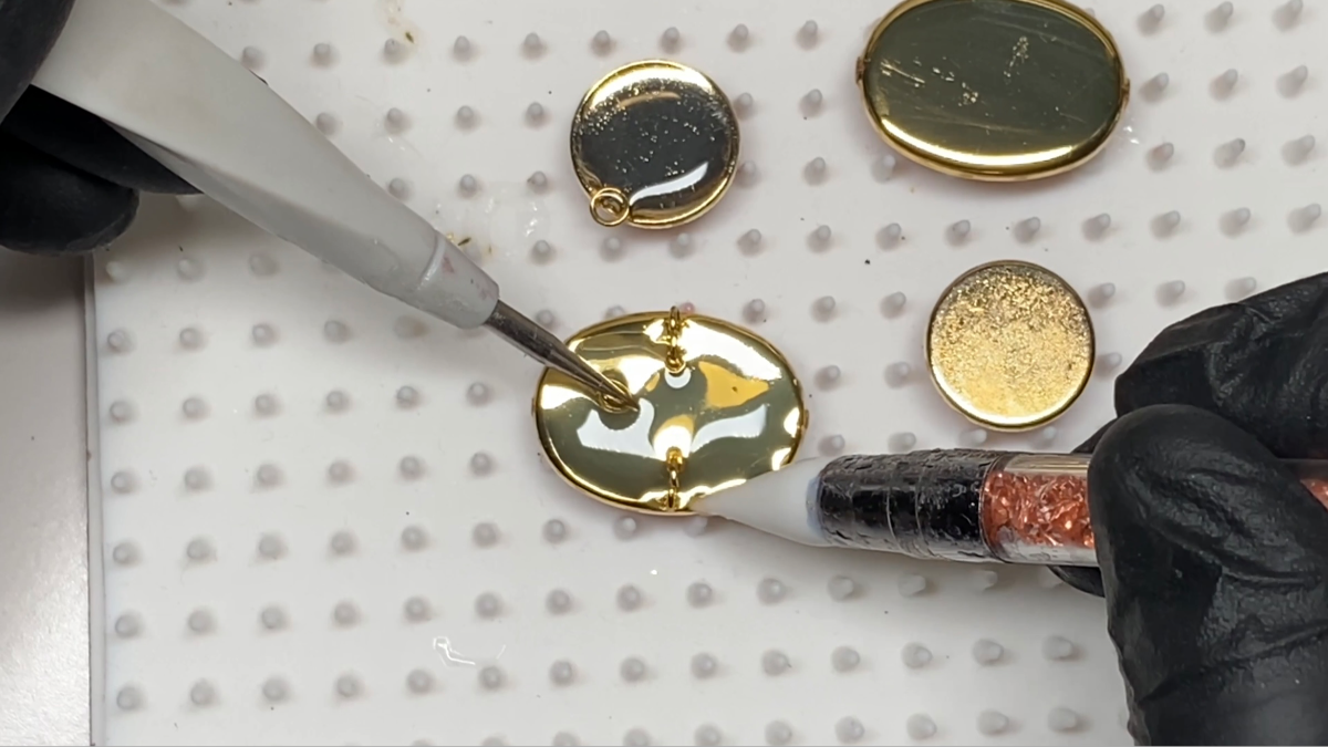 Orecchini pendenti in polimero, inchiostro e resina UV : Tappa 15 Orecchini pendenti in polimero, inchiostro e resina UV : Tappa 15