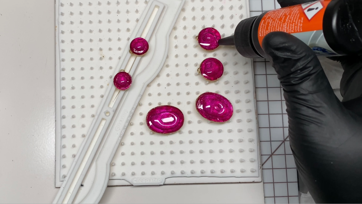 Orecchini pendenti in polimero, inchiostro e resina UV : Tappa 18 Orecchini pendenti in polimero, inchiostro e resina UV : Tappa 18