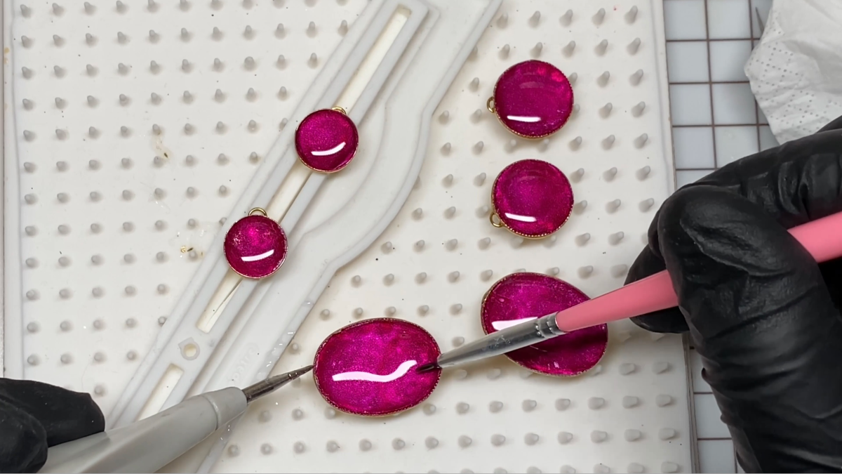 Orecchini pendenti in polimero, inchiostro e resina UV : Tappa 19 Orecchini pendenti in polimero, inchiostro e resina UV : Tappa 19