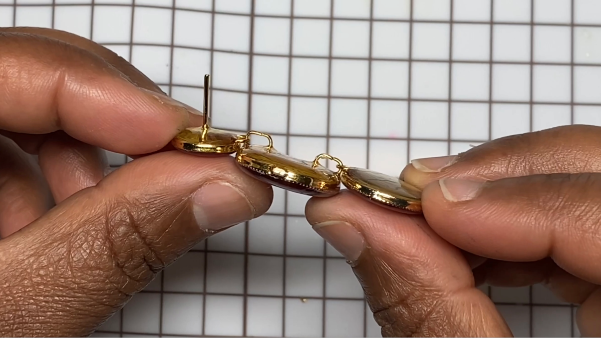 Orecchini pendenti in polimero, inchiostro e resina UV : Tappa 22 Orecchini pendenti in polimero, inchiostro e resina UV : Tappa 22