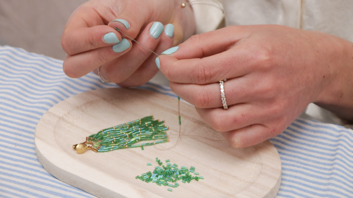 Schema Orecchini pendenti in acciaio inossidabile Miyuki Bugles Gold