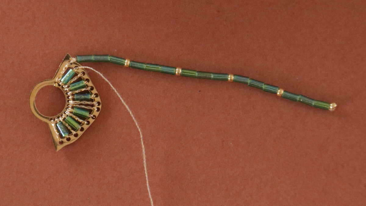 Orecchini pendenti in acciaio inossidabile Miyuki Bugles Gold : Tappa 5