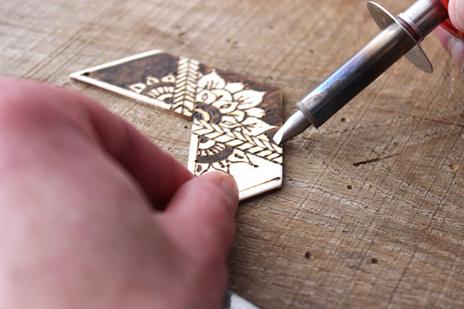 Maglia con scheda chevron pyrographed legno : Tappa 3