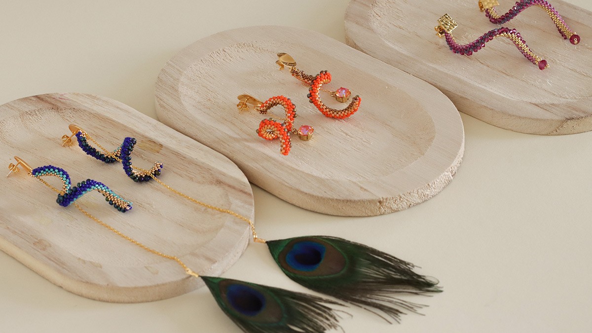 Orecchini pendenti Cellini con trama peyote piatta a effetto spirale