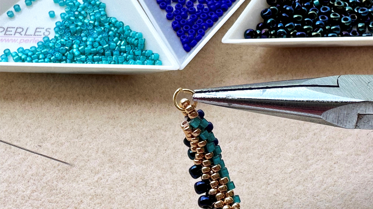 Orecchini pendenti Cellini con trama peyote piatta a effetto spirale : Tappa 13