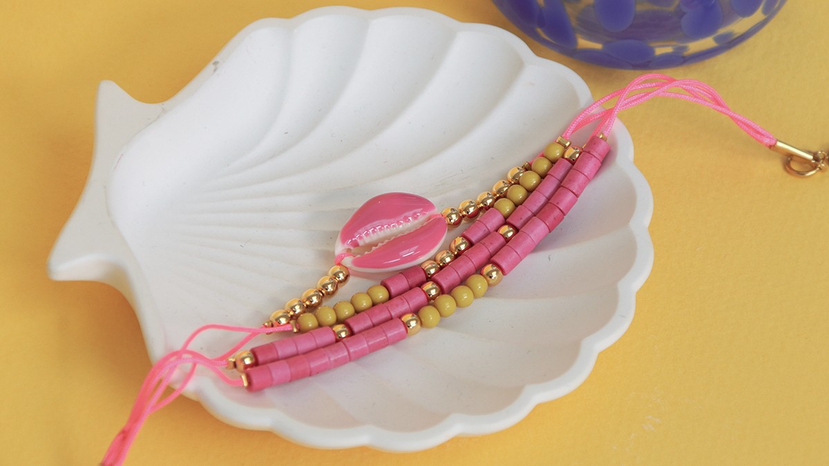 Schema Braccialetto fluorescente a più file con vongole e perle Schema Braccialetto fluorescente a più file con vongole e perle