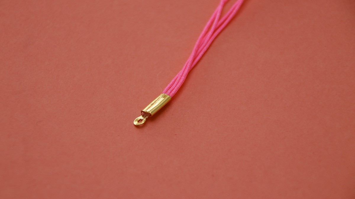 Braccialetto fluorescente a più file con vongole e perle : Tappa 5 Braccialetto fluorescente a più file con vongole e perle : Tappa 5