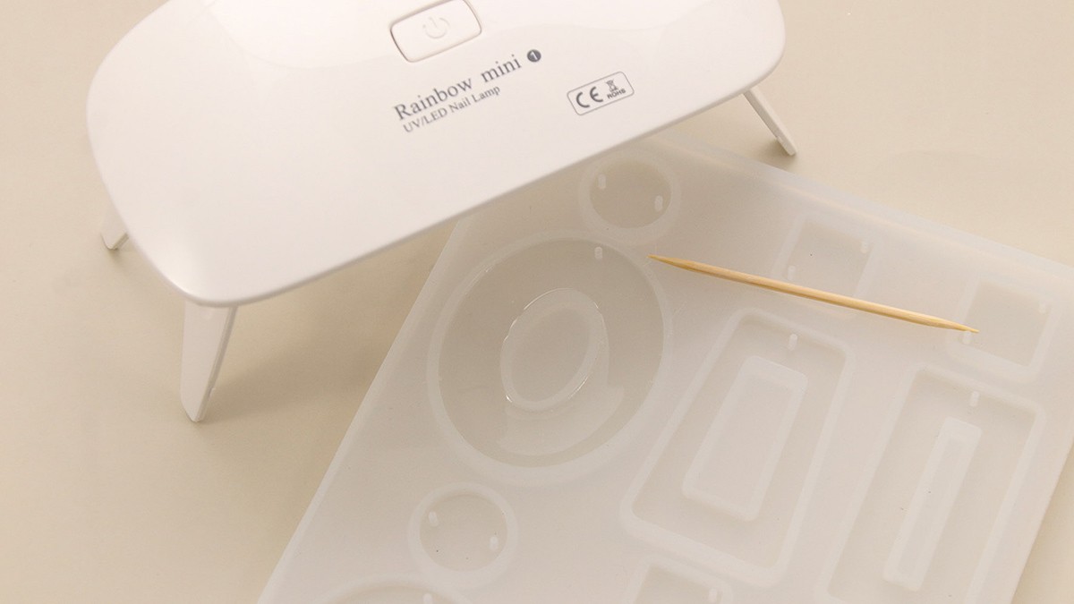 Orecchini in resina e fiori secchi : Tappa 1 Orecchini in resina e fiori secchi : Tappa 1