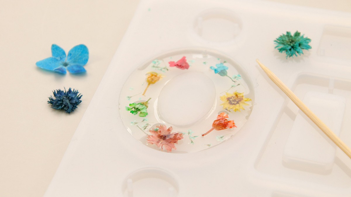 Orecchini in resina e fiori secchi : Tappa 2 Orecchini in resina e fiori secchi : Tappa 2