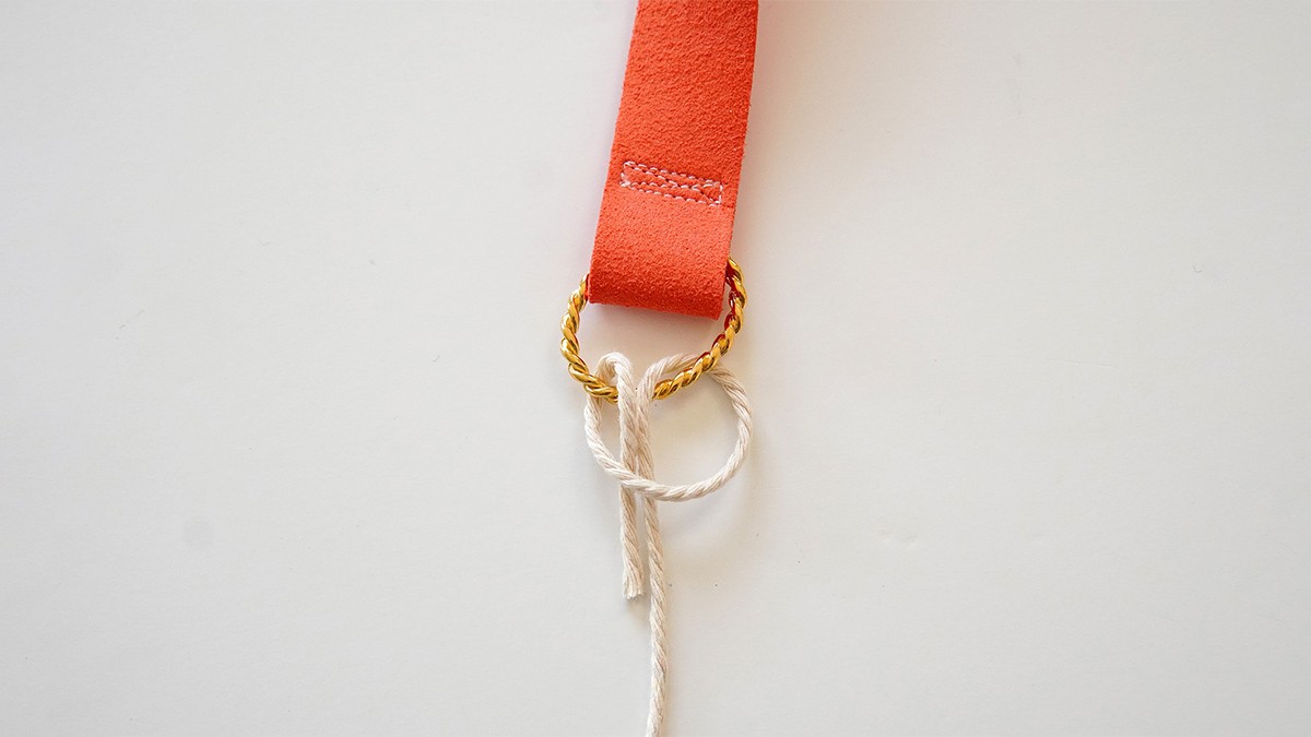 Tutorial per il manico di una borsa in suedette e macramè : Tappa 2 Tutorial per il manico di una borsa in suedette e macramè : Tappa 2