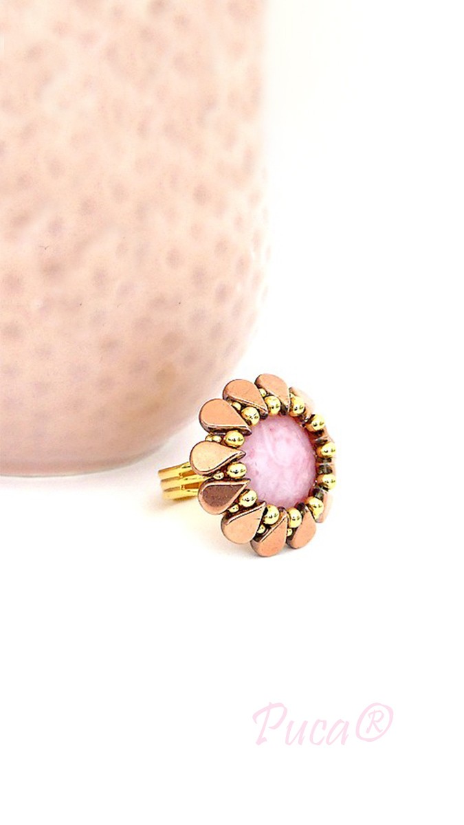 Schema Schema dell'anello a calice con cabochon di Puca®. Schema Schema dell'anello a calice con cabochon di Puca®.