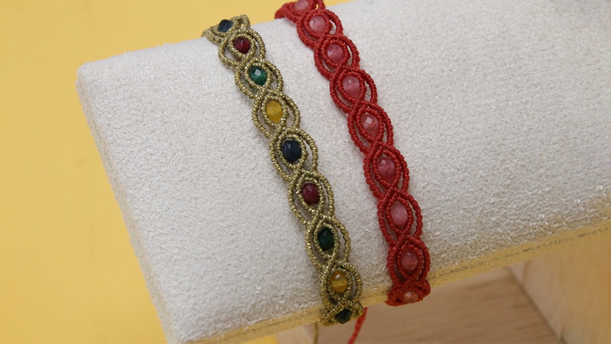 Schema Bracciale in micro-macramè e pietre preziose