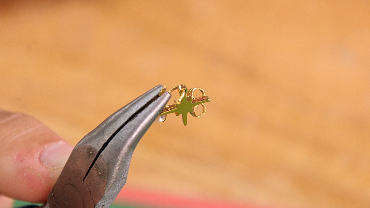 Tutorial facile, orecchini con gemme di quarzo non abbinate : Tappa 3