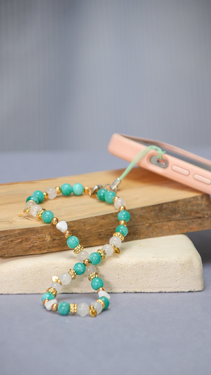 Gioiello telefonico in giada e pietra lunare colorata