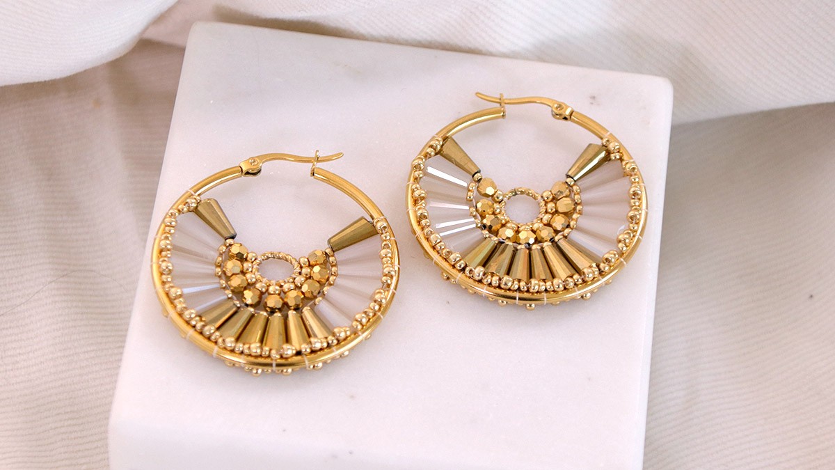 Schema Orecchini a cerchio a ventaglio dorati fai da te con perline a cono pagoda Schema Orecchini a cerchio a ventaglio dorati fai da te con perline a cono pagoda