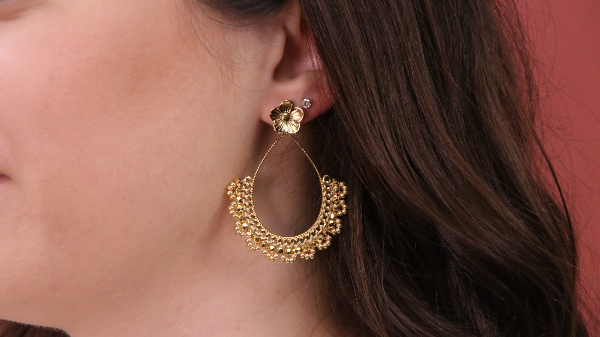 Schema Orecchini a goccia con perline e perline sfaccettate placcate oro