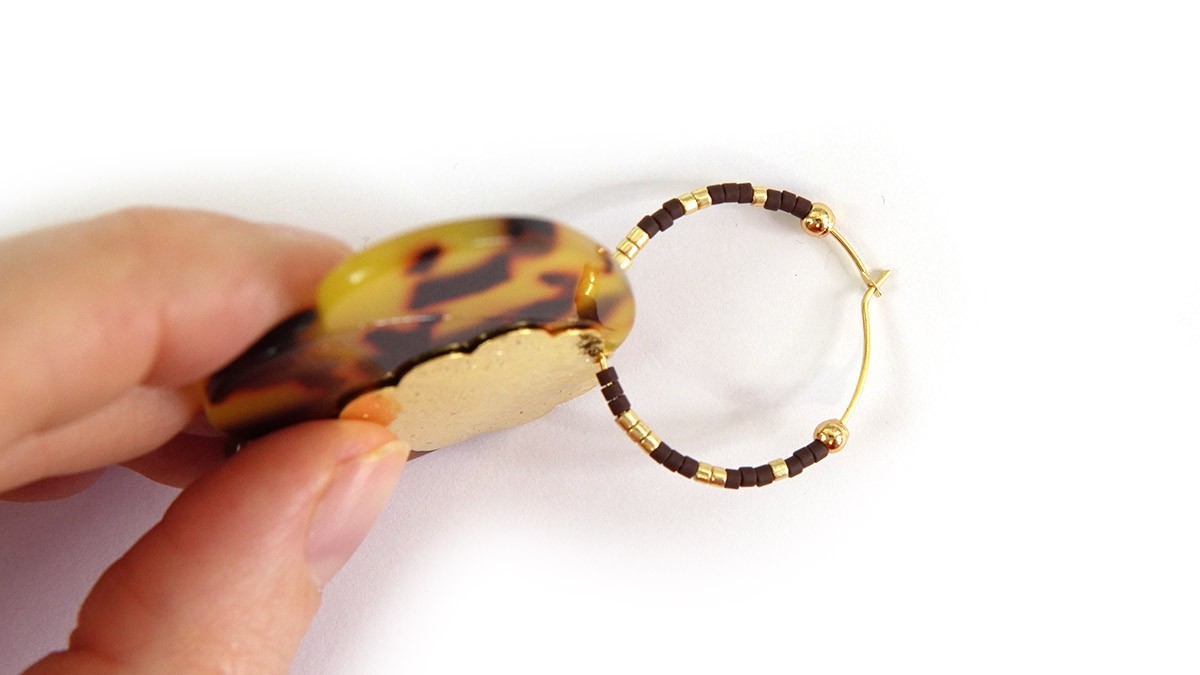 Orecchini 3 petali in acetato e foglie d'oro : Tappa 3