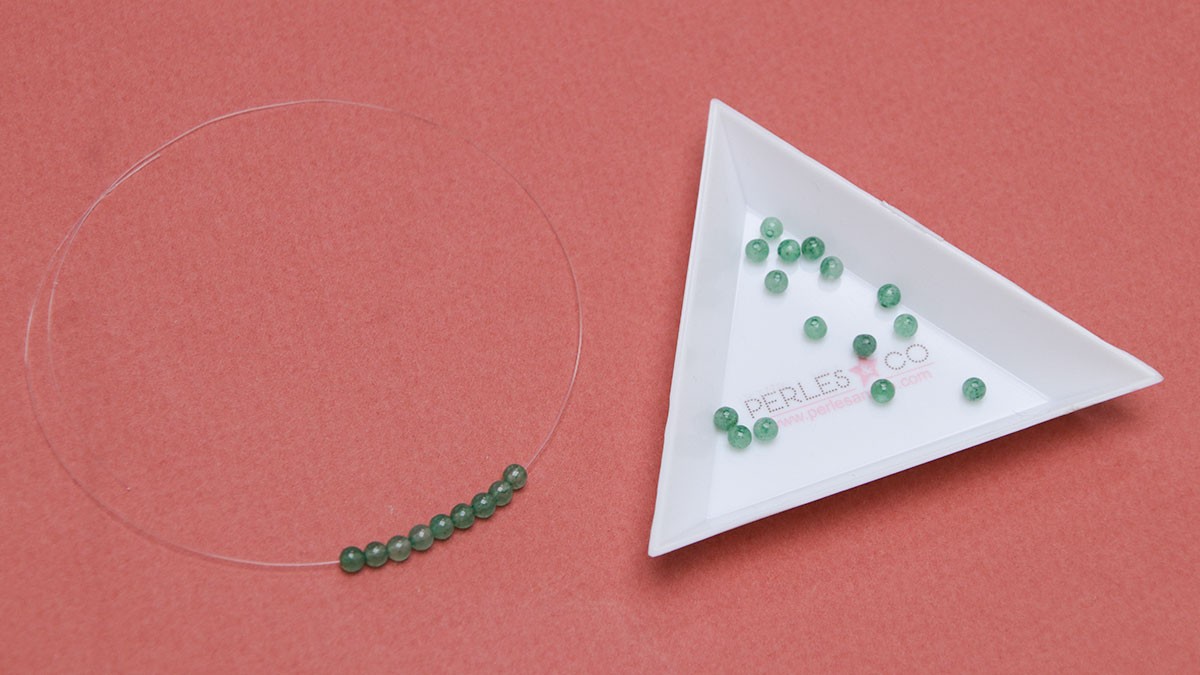 Orecchini con mini fiori e pietre naturali : Tappa 1