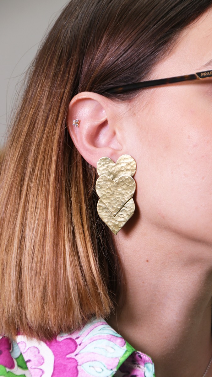 Orecchini a cuore pendenti con effetto martellato - Lavorazione artigianale