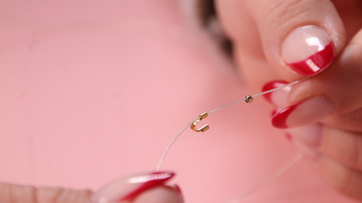 Collana a più fili con catene e perle perlate : Tappa 2