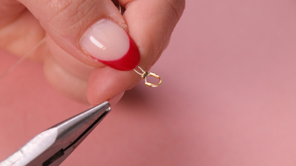 Collana a più fili con catene e perle perlate : Tappa 3