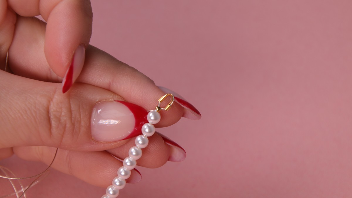 Collana a più fili con catene e perle perlate : Tappa 6